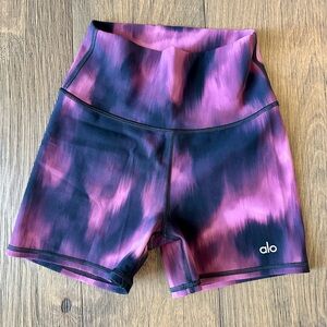 EUC ALO Yoga Women's 4” seam Vapor high-waist Aurora Bike Shorts - size XS